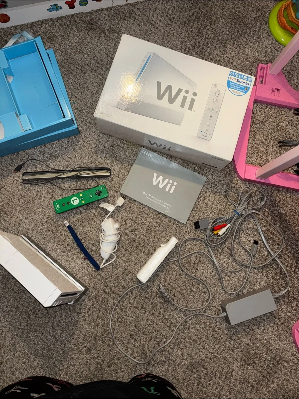 Nintendo Wii Console Bundle with White Console and Green Remote